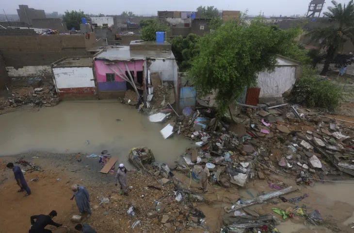 Mưa lớn liên tiếp gây ngập lụt ở Pakistan, ít nhất 63 người thiệt mạng - Ảnh 6. Mưa lớn liên tiếp gây ngập lụt ở Pakistan, ít nhất 63 người thiệt mạng - Ảnh 6.