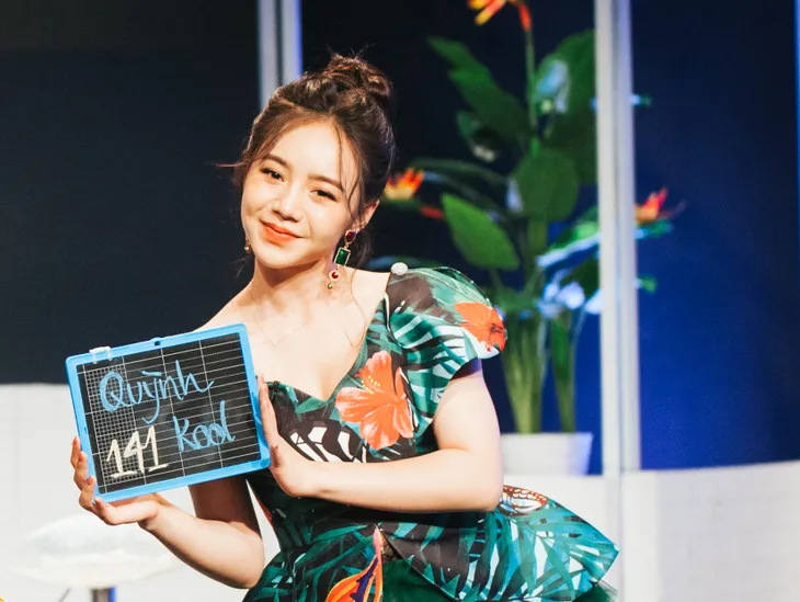 VTV Awards 2020 - The Hit List 02: Hậu trường Khánh Vy và Quỳnh Kool nhí nhảnh cùng MC Trần Ngọc - Ảnh 6. VTV Awards 2020 - The Hit List 02: Hậu trường Khánh Vy và Quỳnh Kool nhí nhảnh cùng MC Trần Ngọc - Ảnh 6.