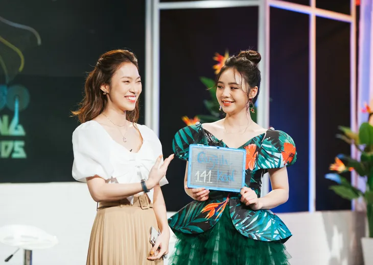 VTV Awards 2020 - The Hit List 02: Hậu trường Khánh Vy và Quỳnh Kool nhí nhảnh cùng MC Trần Ngọc - Ảnh 10. VTV Awards 2020 - The Hit List 02: Hậu trường Khánh Vy và Quỳnh Kool nhí nhảnh cùng MC Trần Ngọc - Ảnh 10.