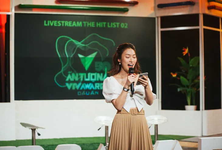 VTV Awards 2020 - The Hit List 02: Hậu trường Khánh Vy và Quỳnh Kool nhí nhảnh cùng MC Trần Ngọc - Ảnh 5. VTV Awards 2020 - The Hit List 02: Hậu trường Khánh Vy và Quỳnh Kool nhí nhảnh cùng MC Trần Ngọc - Ảnh 5.