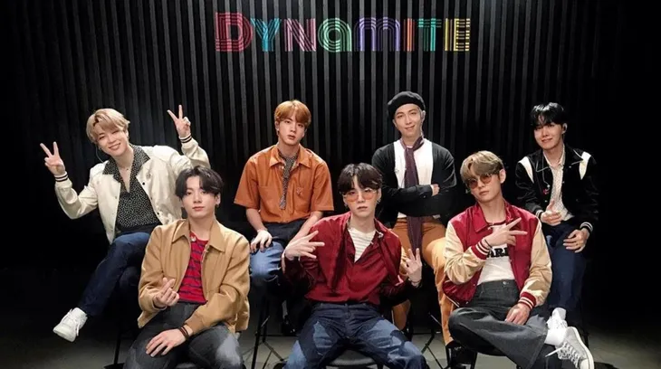 BTS lập nên kì tích, trở thành nghệ sĩ K-Pop đầu tiên đạt vị trí Quán quân Billboard 100 - Ảnh 1. BTS lập nên kì tích, trở thành nghệ sĩ K-Pop đầu tiên đạt vị trí Quán quân Billboard 100 - Ảnh 1.