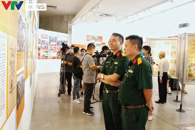 Hơn 200 tài liệu được trưng bày tại Triển lãm “Việt Nam - Độc lập, tự cường” - Ảnh 3. Hơn 200 tài liệu được trưng bày tại Triển lãm “Việt Nam - Độc lập, tự cường” - Ảnh 3.