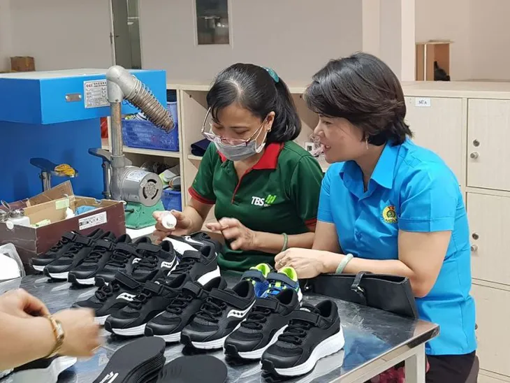 Đơn hàng sụt giảm, xuất khẩu giày dép 7 tháng rời top 10 tỷ USD - Ảnh 1. Đơn hàng sụt giảm, xuất khẩu giày dép 7 tháng rời top 10 tỷ USD - Ảnh 1.