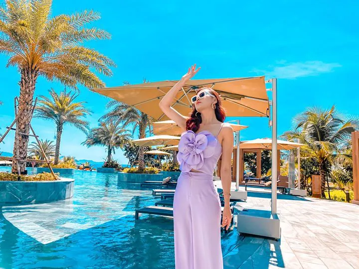 Diện sắc tím, Phương Oanh đẹp từ sàn catwalk đến đời thường - Ảnh 3. Diện sắc tím, Phương Oanh đẹp từ sàn catwalk đến đời thường - Ảnh 3.