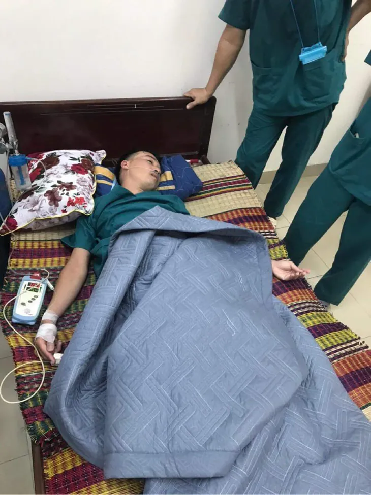 Nhân viên y tế kiệt sức giữa tâm dịch Đà Nẵng - Những hình ảnh nhói lòng... - Ảnh 4. Nhân viên y tế kiệt sức giữa tâm dịch Đà Nẵng - Những hình ảnh nhói lòng... - Ảnh 4.