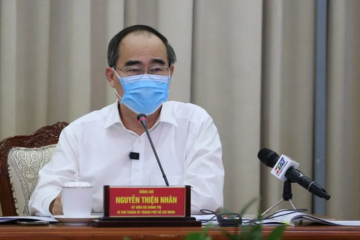 Bắt đầu từ hôm nay (5/8), TP.HCM xử phạt người không đeo khẩu trang nơi công cộng - Ảnh 1. Bắt đầu từ hôm nay (5/8), TP.HCM xử phạt người không đeo khẩu trang nơi công cộng - Ảnh 1.