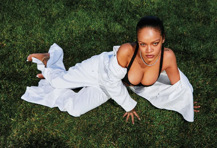 Rihanna siêu nóng bỏng trong bộ ảnh mới - Ảnh 10. Rihanna siêu nóng bỏng trong bộ ảnh mới - Ảnh 10.