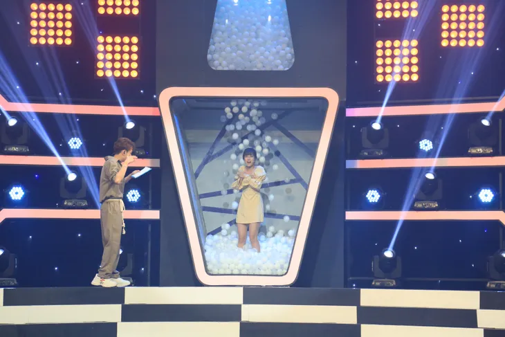 MC Ngô Kiến Huy “xua đuổi” Hoàng Yến Chibi khi bị nhắc nhở về cách dẫn dắt gameshow - Ảnh 1. MC Ngô Kiến Huy “xua đuổi” Hoàng Yến Chibi khi bị nhắc nhở về cách dẫn dắt gameshow - Ảnh 1.