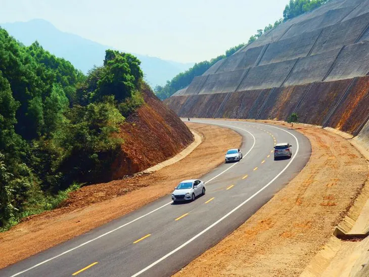 Xem xét điều chỉnh hồ sơ mời thầu để thu hút nhà đầu tư cao tốc Bắc - Nam - Ảnh 2. Xem xét điều chỉnh hồ sơ mời thầu để thu hút nhà đầu tư cao tốc Bắc - Nam - Ảnh 2.
