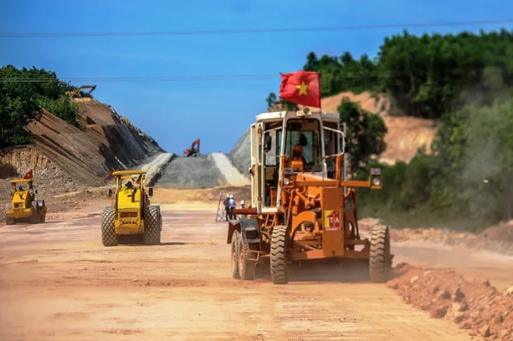 Xem xét điều chỉnh hồ sơ mời thầu để thu hút nhà đầu tư cao tốc Bắc - Nam - Ảnh 1. Xem xét điều chỉnh hồ sơ mời thầu để thu hút nhà đầu tư cao tốc Bắc - Nam - Ảnh 1.