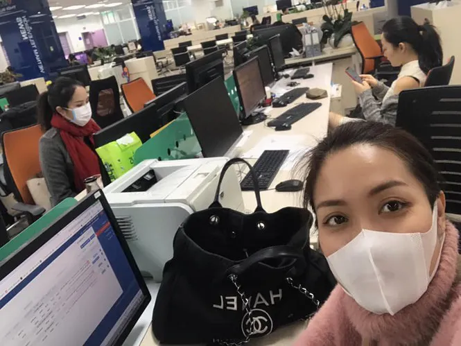 Dàn MC, BTV của VTV hưởng ứng chiến dịch đeo khẩu trang của WHO - Ảnh 5. Dàn MC, BTV của VTV hưởng ứng chiến dịch đeo khẩu trang của WHO - Ảnh 5.