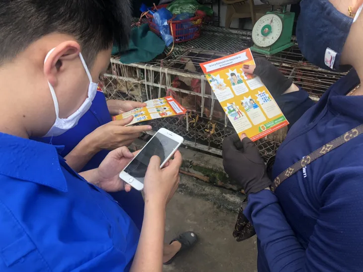 Cài ngay ứng dụng khẩu trang điện tử Bluezone, chung tay đẩy lùi COVID-19 - Ảnh 1. Cài ngay ứng dụng khẩu trang điện tử Bluezone, chung tay đẩy lùi COVID-19 - Ảnh 1.