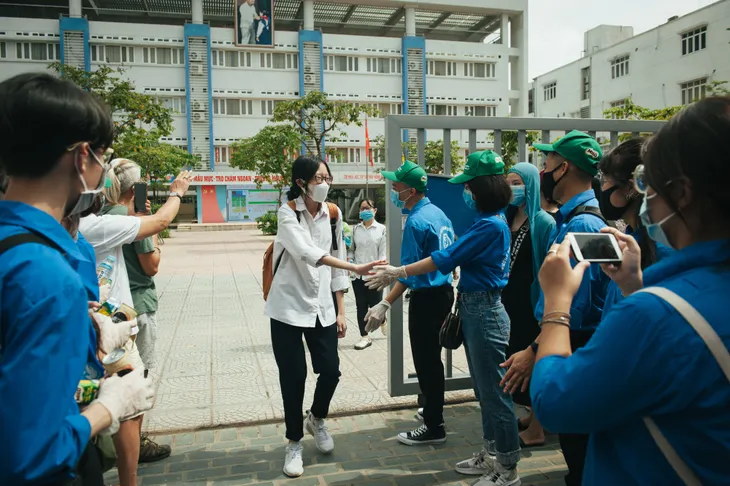 Kỳ thi THPT quốc gia 2020: Thí sinh vui mừng vì đề Văn dễ thở - Ảnh 8. Kỳ thi THPT quốc gia 2020: Thí sinh vui mừng vì đề Văn dễ thở - Ảnh 8.