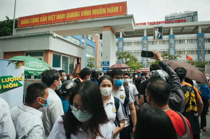 Kỳ thi THPT quốc gia 2020: Thí sinh vui mừng vì đề Văn dễ thở - Ảnh 9. Kỳ thi THPT quốc gia 2020: Thí sinh vui mừng vì đề Văn dễ thở - Ảnh 9.