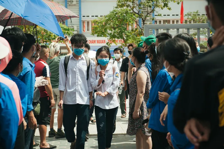 Kỳ thi THPT quốc gia 2020: Thí sinh vui mừng vì đề Văn dễ thở - Ảnh 5. Kỳ thi THPT quốc gia 2020: Thí sinh vui mừng vì đề Văn dễ thở - Ảnh 5.