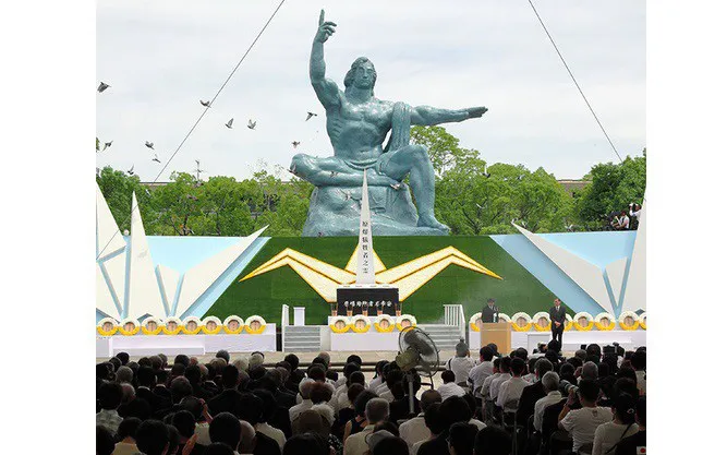 Nhật Bản tưởng niệm 75 năm Nagasaki bị đánh bom nguyên tử - Ảnh 1. Nhật Bản tưởng niệm 75 năm Nagasaki bị đánh bom nguyên tử - Ảnh 1.