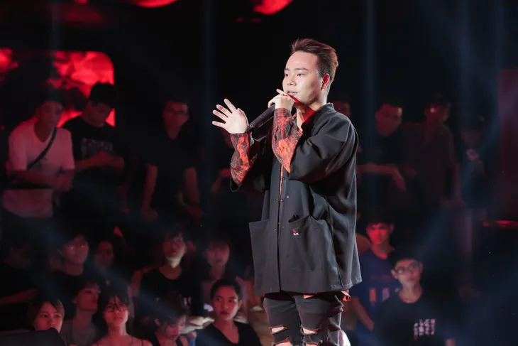 Xuất hiện rapper 17 tuổi khiến sân khấu King Of Rap nổ tung - Ảnh 3. Xuất hiện rapper 17 tuổi khiến sân khấu King Of Rap nổ tung - Ảnh 3.