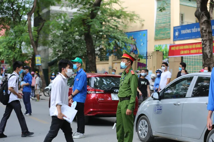 Đề thi Toán tốt nghiệp THPT 2020 đợt 1 có 4-5 câu khó - Ảnh 13. Đề thi Toán tốt nghiệp THPT 2020 đợt 1 có 4-5 câu khó - Ảnh 13.
