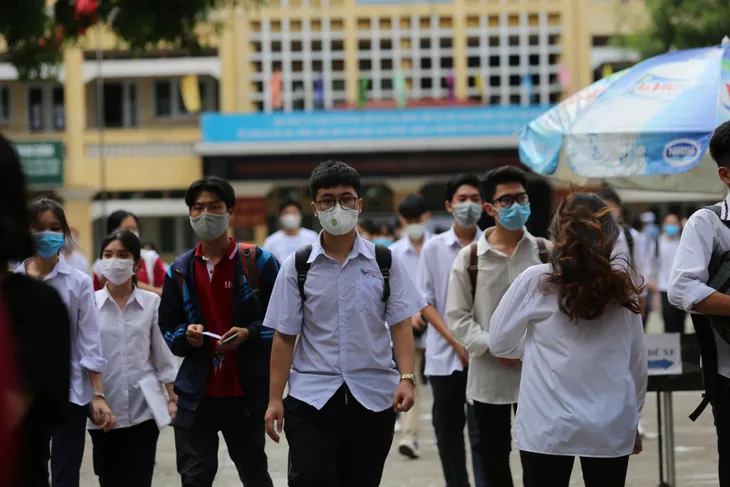 Kết thúc đợt 1 kỳ thi tốt nghiệp THPT, các hội đồng tiến hành chấm thi ngay - Ảnh 2. Kết thúc đợt 1 kỳ thi tốt nghiệp THPT, các hội đồng tiến hành chấm thi ngay - Ảnh 2.