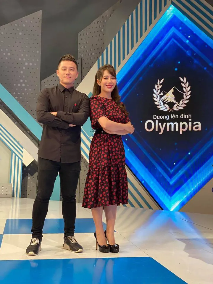 Nhớ lại những MC đồng hành cùng Đường lên đỉnh Olympia trong suốt 20 năm - Ảnh 9. Nhớ lại những MC đồng hành cùng Đường lên đỉnh Olympia trong suốt 20 năm - Ảnh 9.