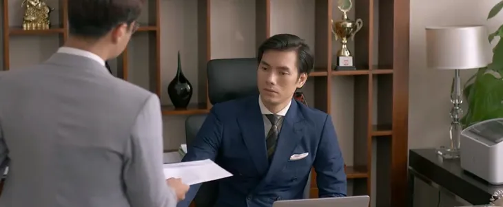 Tình yêu và tham vọng - Tập 53: Sơn đẩy Linh vào tường, bất ngờ trao nụ hôn - Ảnh 2. Tình yêu và tham vọng - Tập 53: Sơn đẩy Linh vào tường, bất ngờ trao nụ hôn - Ảnh 2.