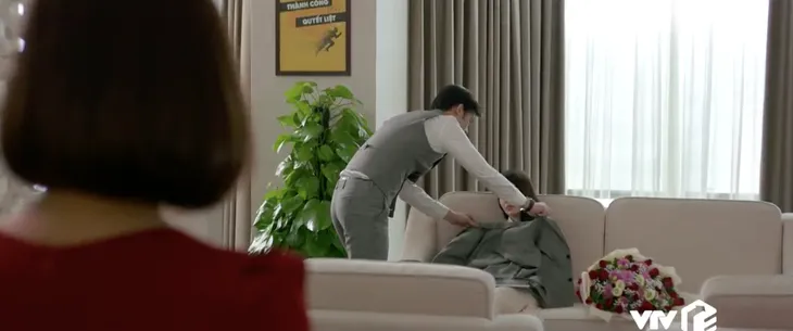 Tình yêu và tham vọng - Tập 52: Nuốt nước mắt vào trong, Tuệ Lâm ra đi không một lời từ biệt Minh - Ảnh 7. Tình yêu và tham vọng - Tập 52: Nuốt nước mắt vào trong, Tuệ Lâm ra đi không một lời từ biệt Minh - Ảnh 7.