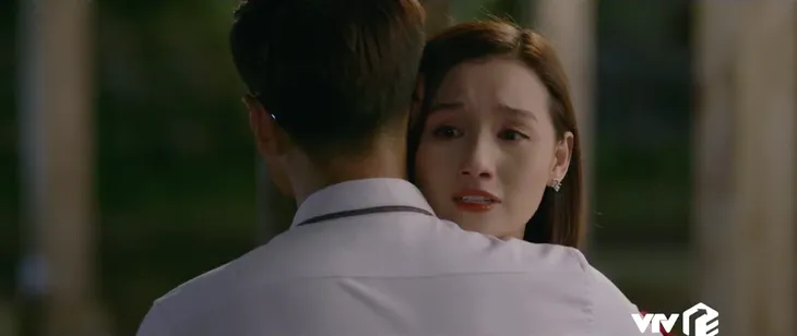 Tình yêu và tham vọng - Tập 52: Nuốt nước mắt vào trong, Tuệ Lâm ra đi không một lời từ biệt Minh - Ảnh 15. Tình yêu và tham vọng - Tập 52: Nuốt nước mắt vào trong, Tuệ Lâm ra đi không một lời từ biệt Minh - Ảnh 15.
