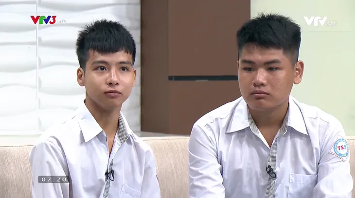 Đôi bạn 10 năm cõng nhau tới trường ước mơ đỗ đại học Y, Bách khoa và ở trọ chung - Ảnh 2. Đôi bạn 10 năm cõng nhau tới trường ước mơ đỗ đại học Y, Bách khoa và ở trọ chung - Ảnh 2.