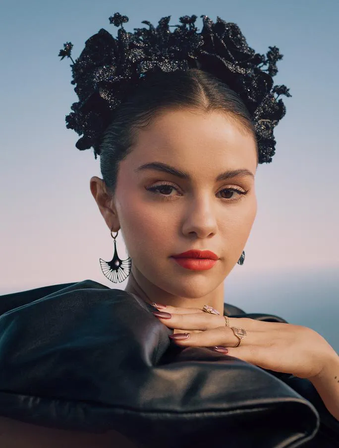 Selena Gomez đẹp mặn mà ở tuổi 28 - Ảnh 1. Selena Gomez đẹp mặn mà ở tuổi 28 - Ảnh 1.