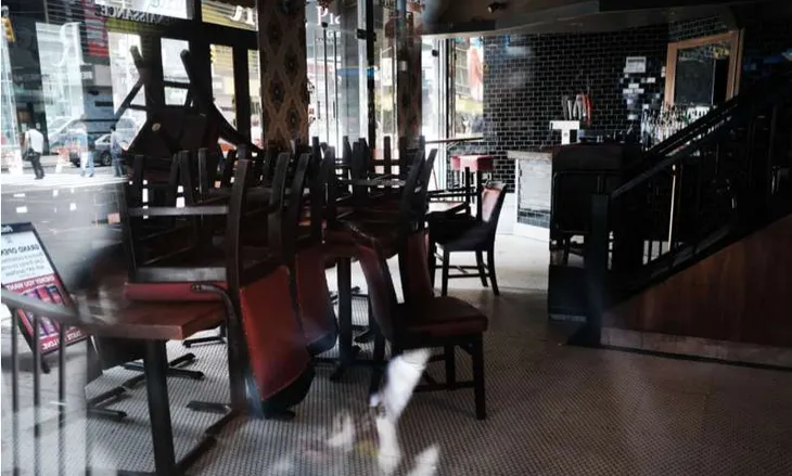 Nhà hàng tại New York (Mỹ) được mở cửa phục vụ tại chỗ từ ngày 30/9 - Ảnh 1. Nhà hàng tại New York (Mỹ) được mở cửa phục vụ tại chỗ từ ngày 30/9 - Ảnh 1.