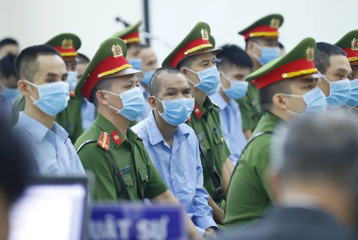 Các bị cáo vụ Đồng Tâm nói lời sau cùng, ân hận xin lỗi tới gia đình 3 chiến sĩ công an đã hy sinh - Ảnh 1. Các bị cáo vụ Đồng Tâm nói lời sau cùng, ân hận xin lỗi tới gia đình 3 chiến sĩ công an đã hy sinh - Ảnh 1.
