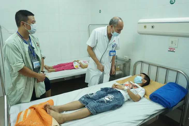 Vụ ngộ độc thực phẩm tại trường tiểu học Tiên Dương, Hà Nội: Đã xác định được nguyên nhân - Ảnh 1. Vụ ngộ độc thực phẩm tại trường tiểu học Tiên Dương, Hà Nội: Đã xác định được nguyên nhân - Ảnh 1.