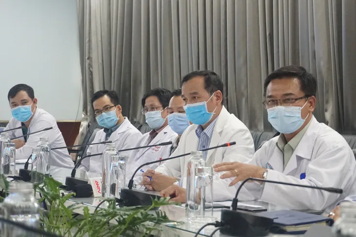 Người đàn ông bị rắn hổ mang chúa cắn sẽ được xuất viện trong vài ngày tới - Ảnh 1. Người đàn ông bị rắn hổ mang chúa cắn sẽ được xuất viện trong vài ngày tới - Ảnh 1.