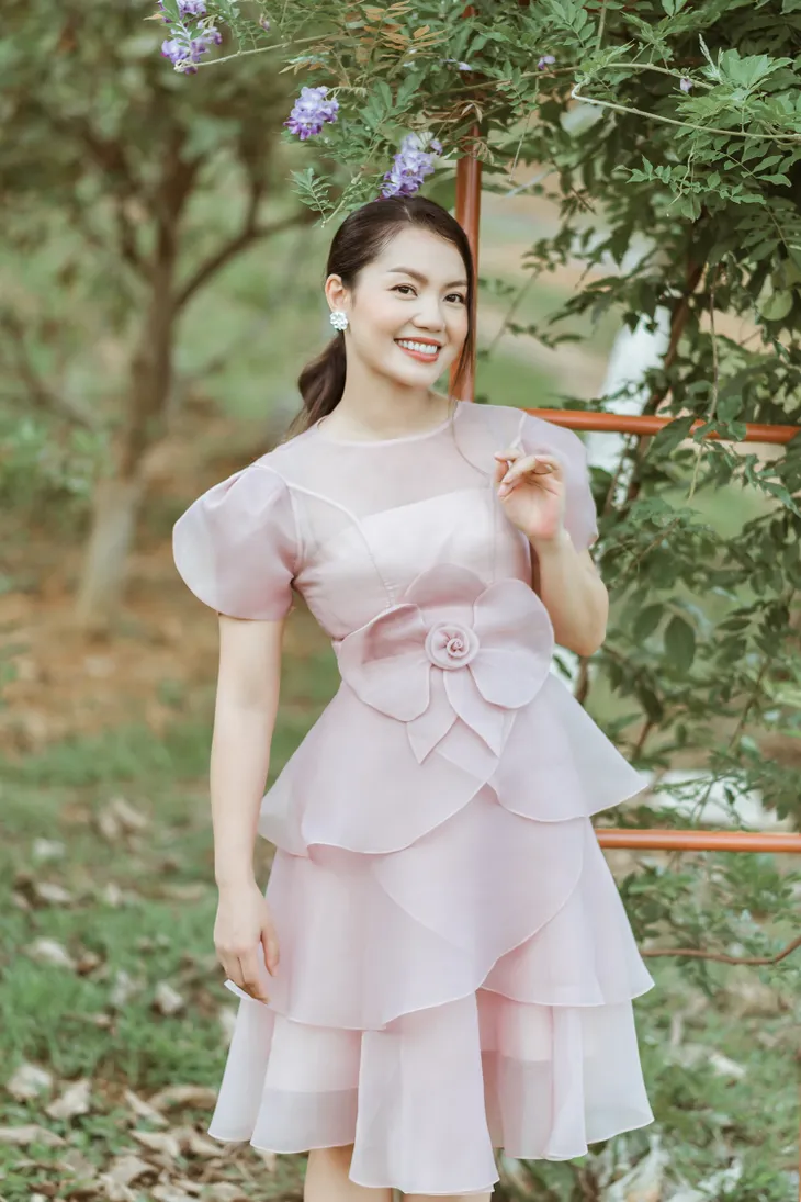 Ca sĩ Nguyễn Ngọc Anh công khai chồng mới và biệt thự sang trọng - Ảnh 4. Ca sĩ Nguyễn Ngọc Anh công khai chồng mới và biệt thự sang trọng - Ảnh 4.