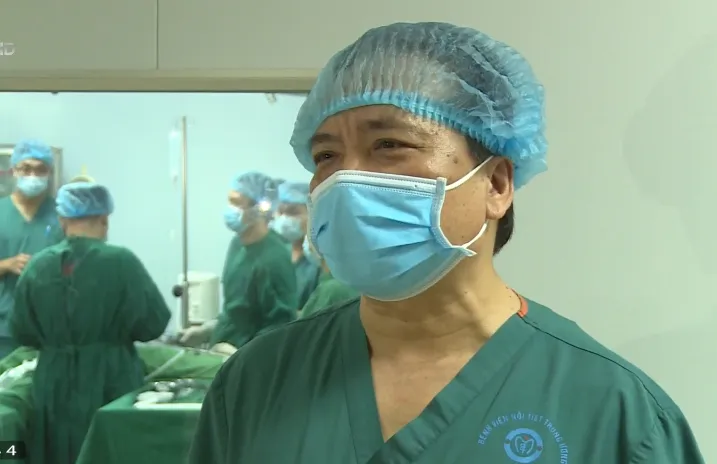 Bác sĩ Trần Ngọc Lương - Bác sĩ đi đầu trong nội soi tuyến giáp, tuyến vú - Ảnh 1. Bác sĩ Trần Ngọc Lương - Bác sĩ đi đầu trong nội soi tuyến giáp, tuyến vú - Ảnh 1.