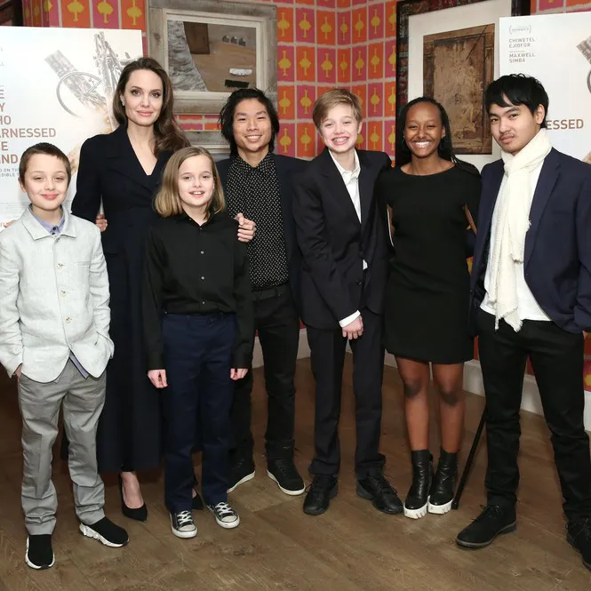 Brad Pitt - Angelina Jolie tiếp tục căng thẳng sau tranh chấp quyền nuôi con - Ảnh 2. Brad Pitt - Angelina Jolie tiếp tục căng thẳng sau tranh chấp quyền nuôi con - Ảnh 2.