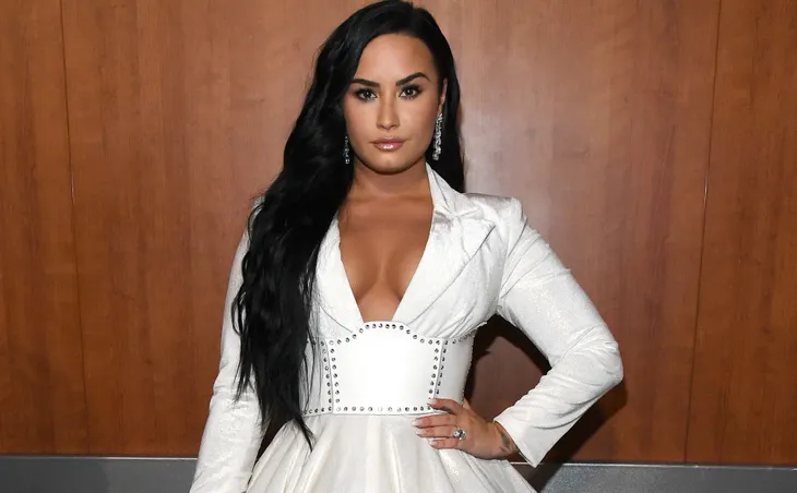 Demi Lovato sẽ không mặc váy trắng trong ngày cưới - Ảnh 2. Demi Lovato sẽ không mặc váy trắng trong ngày cưới - Ảnh 2.