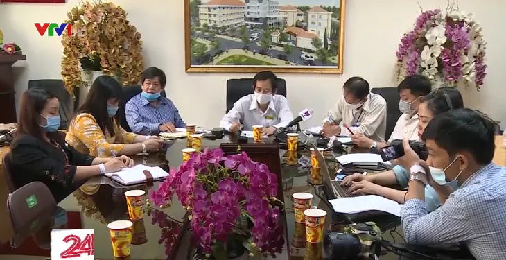 Học sinh TP.HCM nhập viện nghi ngộ độc: Tạm ngưng hợp đồng cung cấp thực phẩm cho trường - Ảnh 1. Học sinh TP.HCM nhập viện nghi ngộ độc: Tạm ngưng hợp đồng cung cấp thực phẩm cho trường - Ảnh 1.
