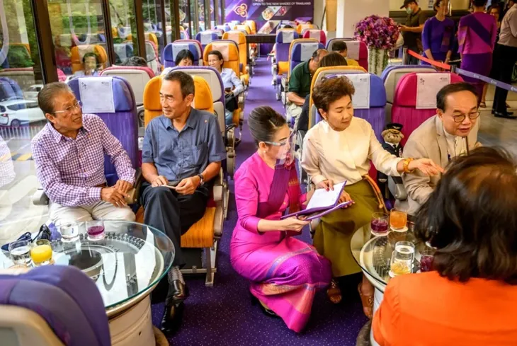 Nhớ bầu trời, Thái Lan mở quán cafe máy bay cho những khách thèm đi du lịch - Ảnh 3. Nhớ bầu trời, Thái Lan mở quán cafe máy bay cho những khách thèm đi du lịch - Ảnh 3.