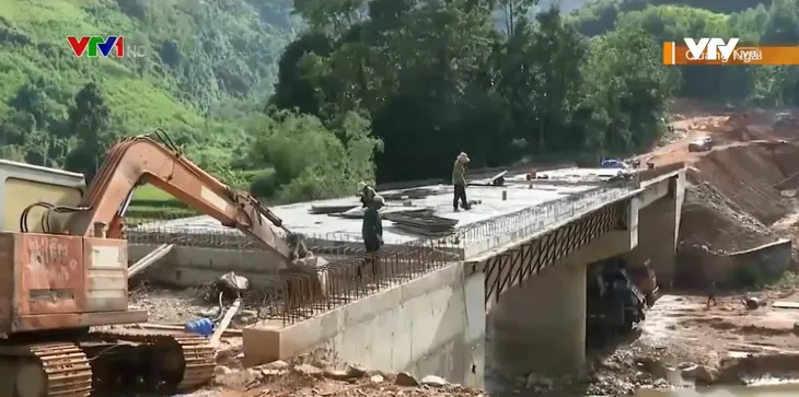 Đảm bảo an toàn cho người dân vùng sạt lở núi - Ảnh 1. Đảm bảo an toàn cho người dân vùng sạt lở núi - Ảnh 1.