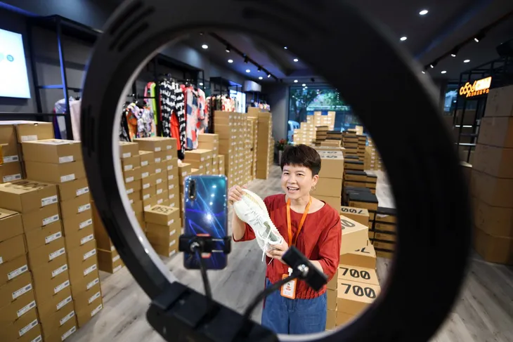 Livestream có phù hợp với hàng cao cấp và xa xỉ? - Ảnh 1.