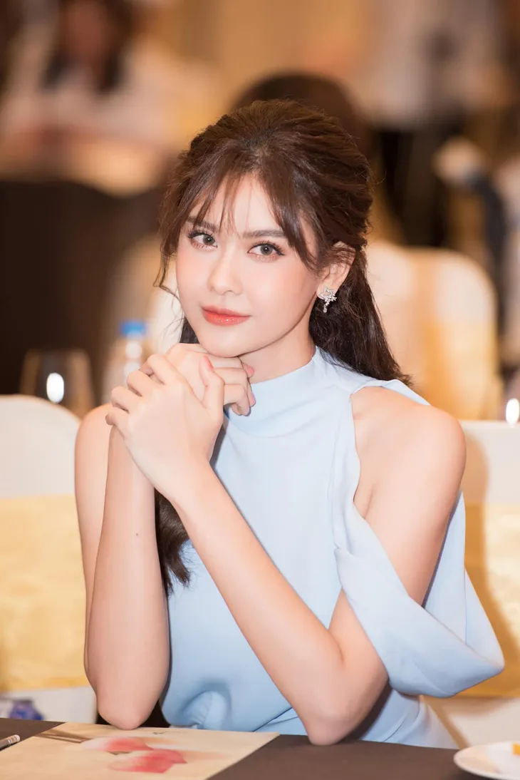 Sau nhiều biến cố, Trương Quỳnh Anh trở lại đầy quyến rũ trong phim mới - Ảnh 3. Sau nhiều biến cố, Trương Quỳnh Anh trở lại đầy quyến rũ trong phim mới - Ảnh 3.