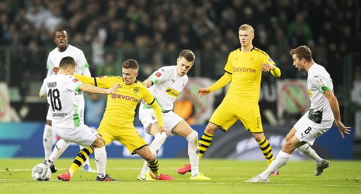 Dortmund đón khán giả trở lại sân trong ngày khai màn Bundesliga - Ảnh 1. Dortmund đón khán giả trở lại sân trong ngày khai màn Bundesliga - Ảnh 1.
