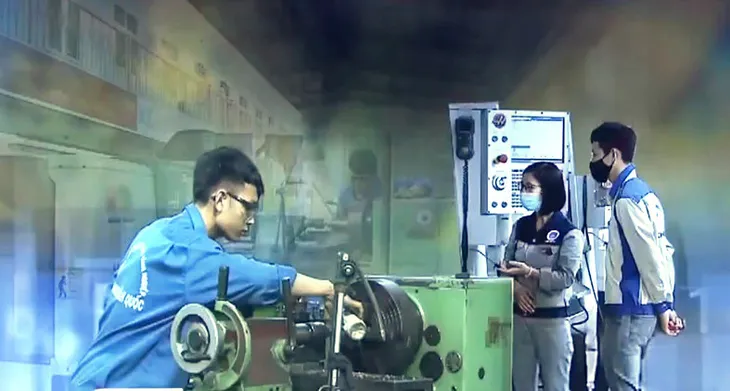 Vì sao đủ điểm đỗ đại học, nhiều học sinh vẫn quyết định vào trường nghề? - Ảnh 2. Vì sao đủ điểm đỗ đại học, nhiều học sinh vẫn quyết định vào trường nghề? - Ảnh 2.