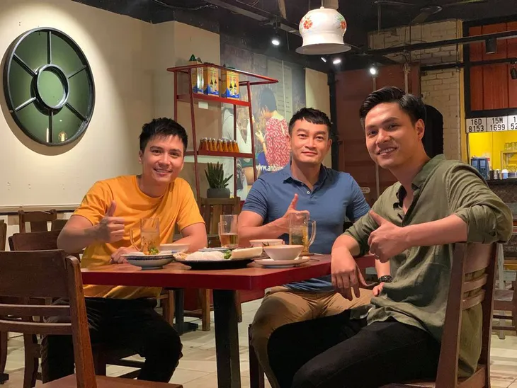 Lộ diện dàn lính cứu hỏa cực soái ca trong phim mới của VFC - Ảnh 6. Lộ diện dàn lính cứu hỏa cực soái ca trong phim mới của VFC - Ảnh 6.
