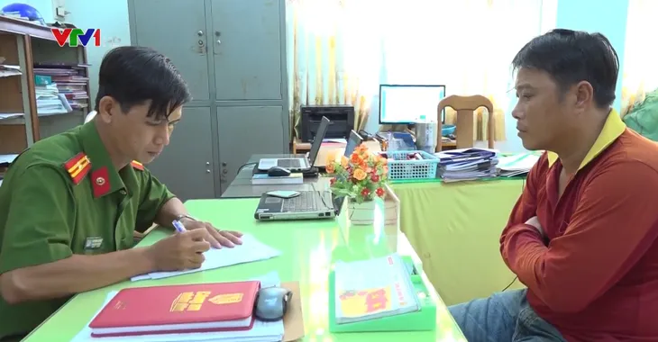 Bắt 2 vợ chồng sản xuất trà, bột ngọt giả nhiều thương hiệu nổi tiếng - Ảnh 1. Bắt 2 vợ chồng sản xuất trà, bột ngọt giả nhiều thương hiệu nổi tiếng - Ảnh 1.