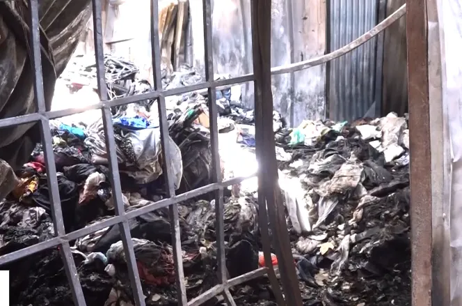 Cháy dãy nhà trọ lúc đêm khuya, nhiều gia đình mất trắng tài sản - Ảnh 2. Cháy dãy nhà trọ lúc đêm khuya, nhiều gia đình mất trắng tài sản - Ảnh 2.