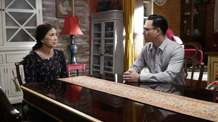 Phim mới Trói buộc yêu thương: Khi các con mắc kẹt trong sự yêu thương thái quá của chính mẹ mình - Ảnh 3. Phim mới Trói buộc yêu thương: Khi các con mắc kẹt trong sự yêu thương thái quá của chính mẹ mình - Ảnh 3.