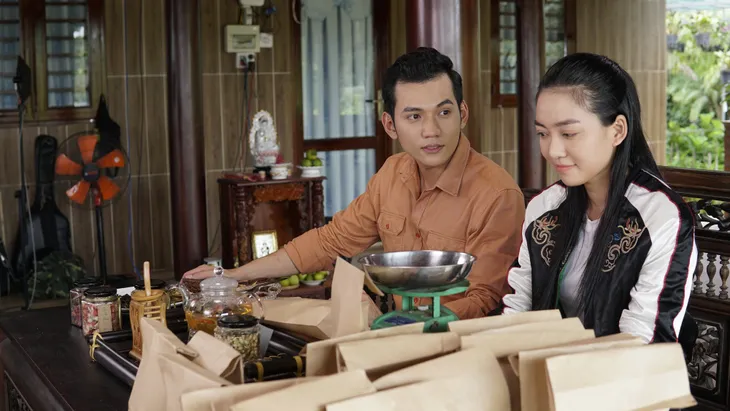 Dàn diễn viên nổi tiếng quy tụ trong phim mới Trói buộc yêu thương - Ảnh 4. Dàn diễn viên nổi tiếng quy tụ trong phim mới Trói buộc yêu thương - Ảnh 4.