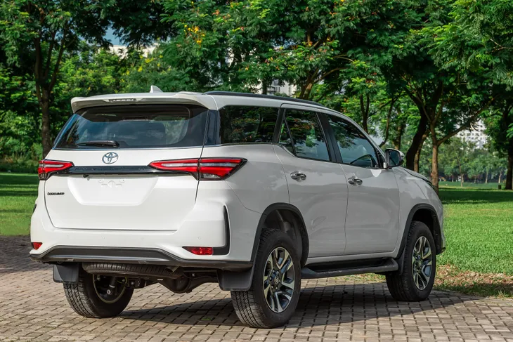 Toyota Fortuner 2020 chính thức ra mắt với giá khởi điểm gần 1 tỷ đồng - Ảnh 2. Toyota Fortuner 2020 chính thức ra mắt với giá khởi điểm gần 1 tỷ đồng - Ảnh 2.